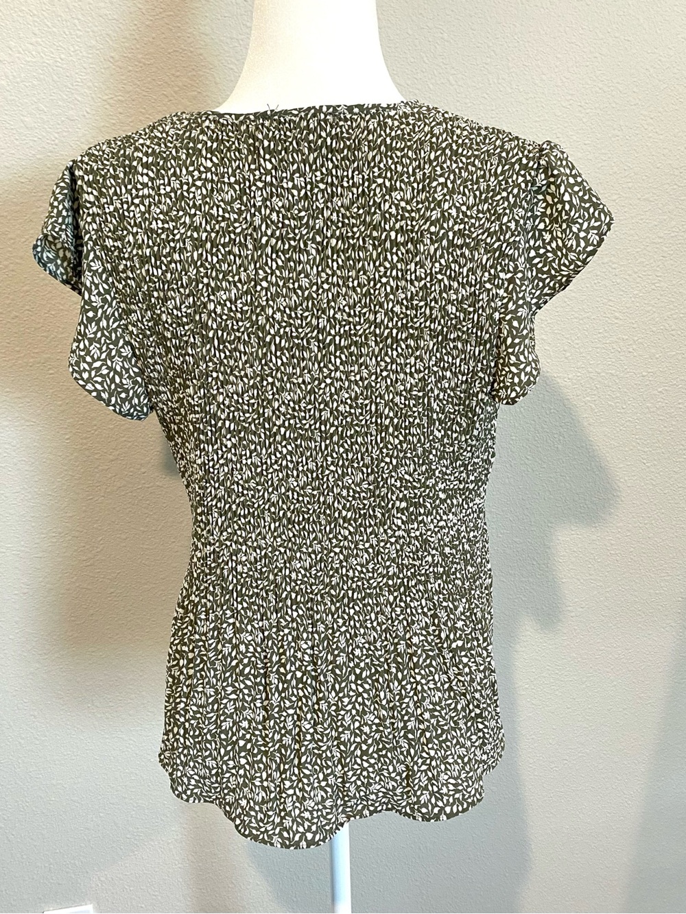 NWT Adrianna Papell Olive Green and White V-Neck Smocked Peplum Top - Picture 2 of 8